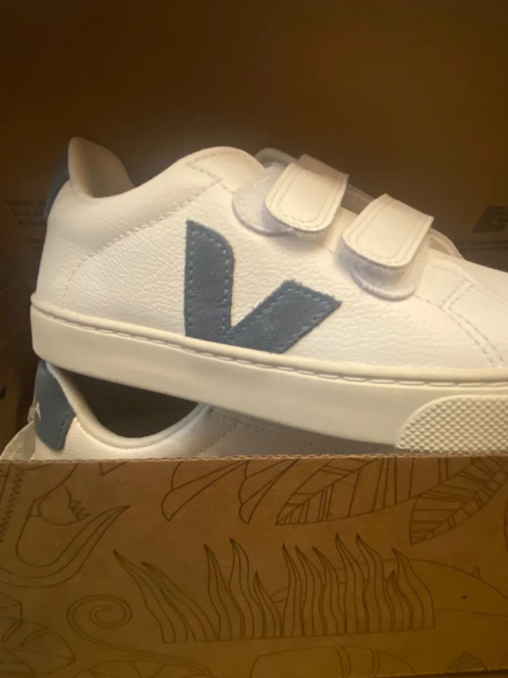 Veja small esplar leather sneakers size 32
